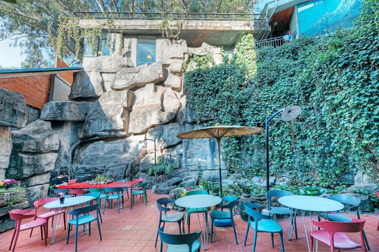Kunming Upland International Youth Hostel Near The City Center ,2 Mins Walk To The Subway, 2 Mins Walk To The Green Lake, Close To Yuan Tong Temple, Old Street, Yunnan University, Convenient Payment And Visa Cards Are Accepted Esterno foto