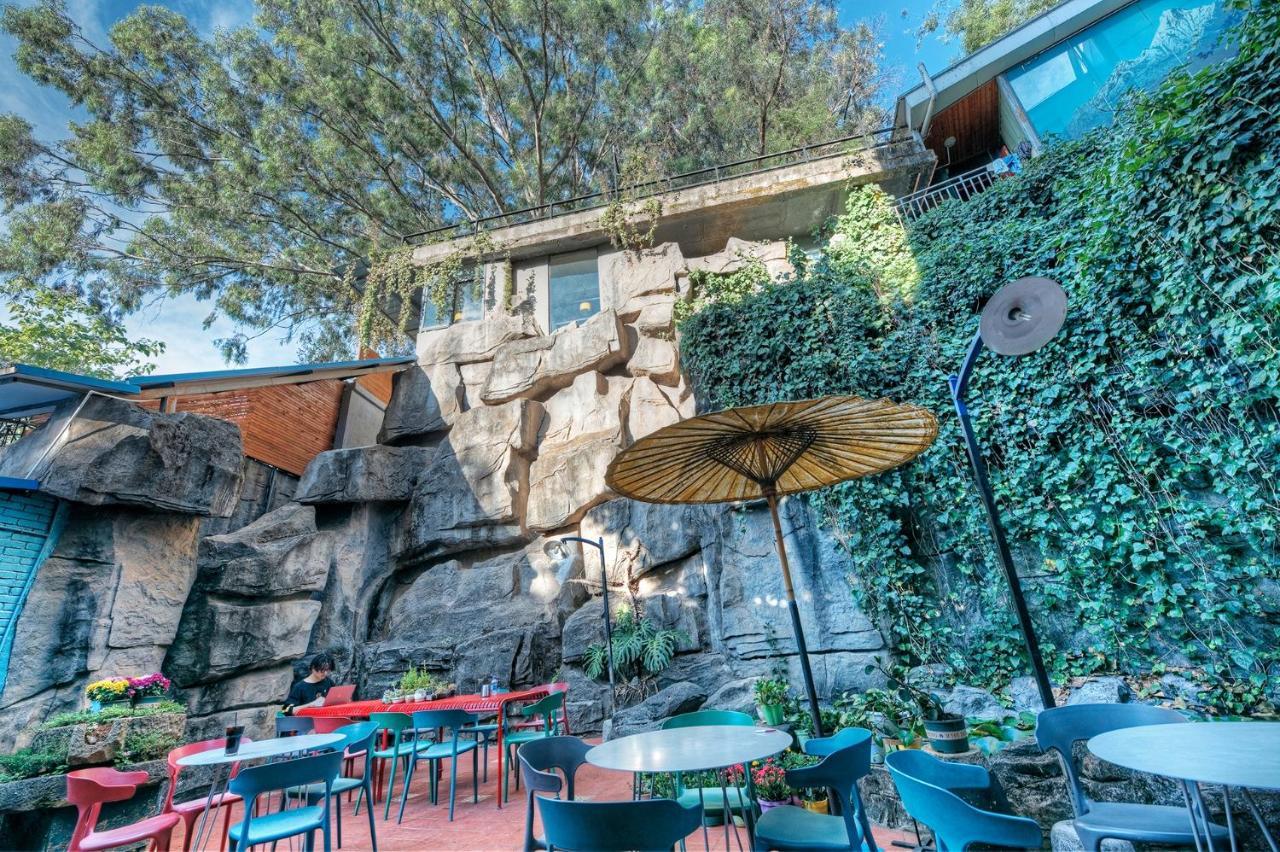 Kunming Upland International Youth Hostel Near The City Center ,2 Mins Walk To The Subway, 2 Mins Walk To The Green Lake, Close To Yuan Tong Temple, Old Street, Yunnan University, Convenient Payment And Visa Cards Are Accepted Esterno foto
