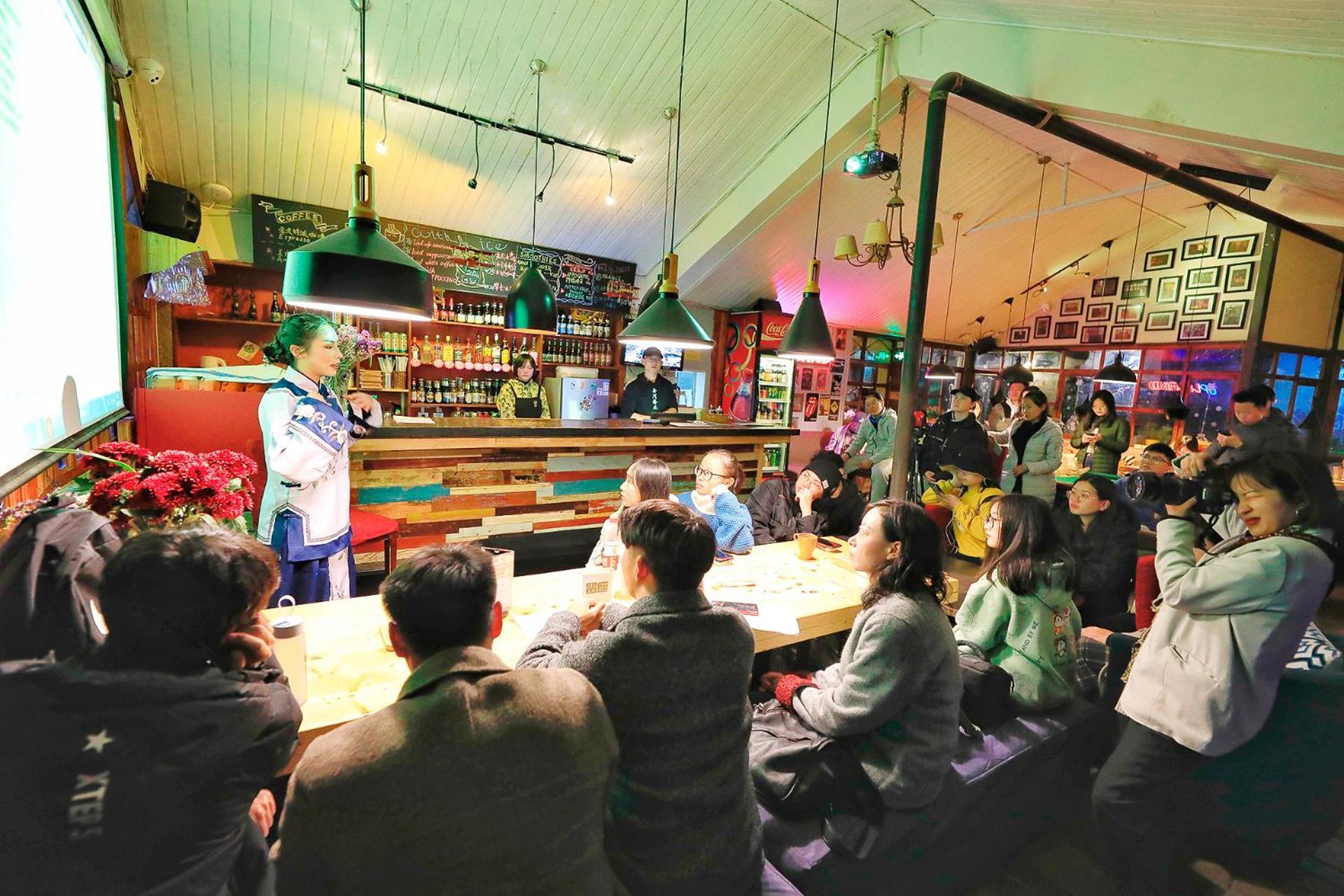 Kunming Upland International Youth Hostel Near The City Center ,2 Mins Walk To The Subway, 2 Mins Walk To The Green Lake, Close To Yuan Tong Temple, Old Street, Yunnan University, Convenient Payment And Visa Cards Are Accepted Esterno foto