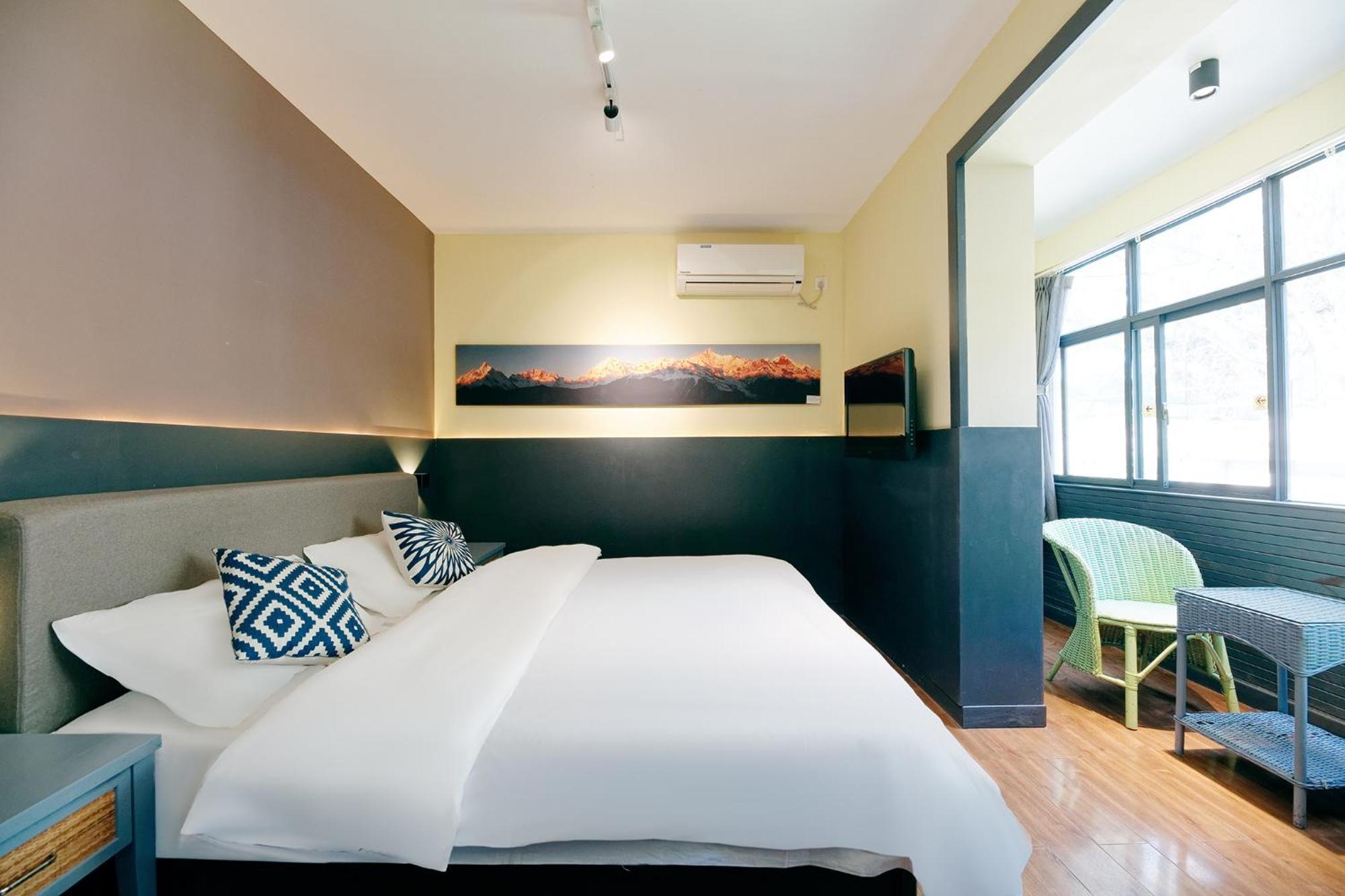 Kunming Upland International Youth Hostel Near The City Center ,2 Mins Walk To The Subway, 2 Mins Walk To The Green Lake, Close To Yuan Tong Temple, Old Street, Yunnan University, Convenient Payment And Visa Cards Are Accepted Esterno foto