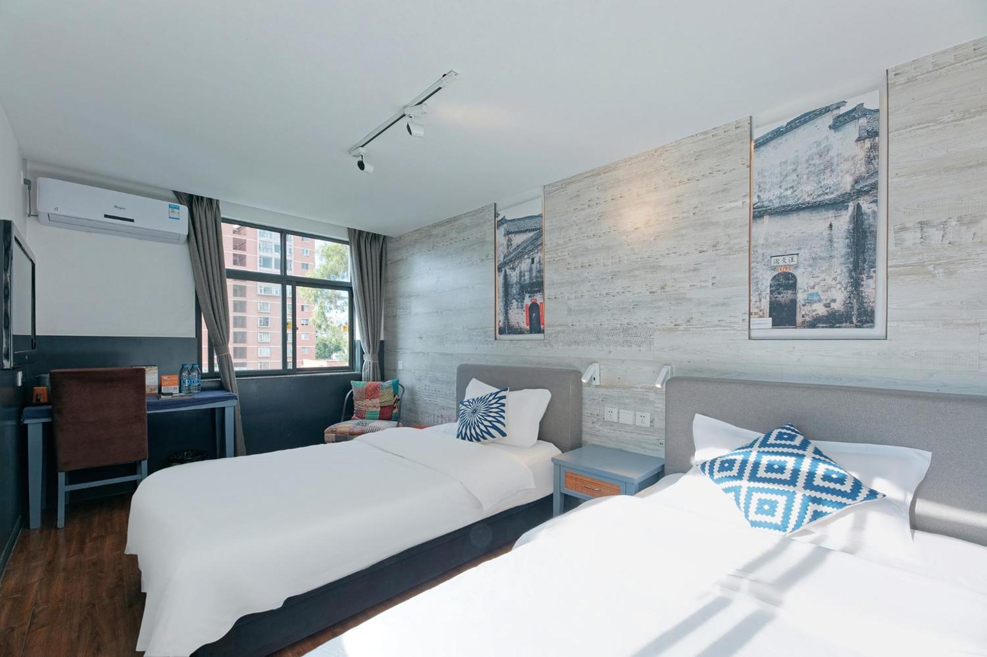 Kunming Upland International Youth Hostel Near The City Center ,2 Mins Walk To The Subway, 2 Mins Walk To The Green Lake, Close To Yuan Tong Temple, Old Street, Yunnan University, Convenient Payment And Visa Cards Are Accepted Esterno foto