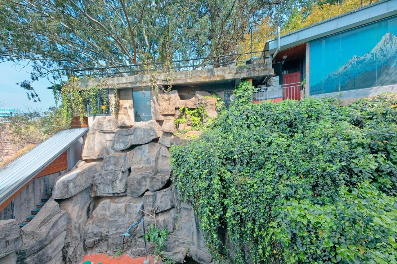 Kunming Upland International Youth Hostel Near The City Center ,2 Mins Walk To The Subway, 2 Mins Walk To The Green Lake, Close To Yuan Tong Temple, Old Street, Yunnan University, Convenient Payment And Visa Cards Are Accepted Esterno foto